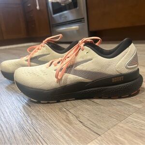 Brooks Ghost 16, size 10, excellent condition